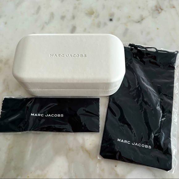 MARC JACOBS | white sunglass case - Picture 1 of 3